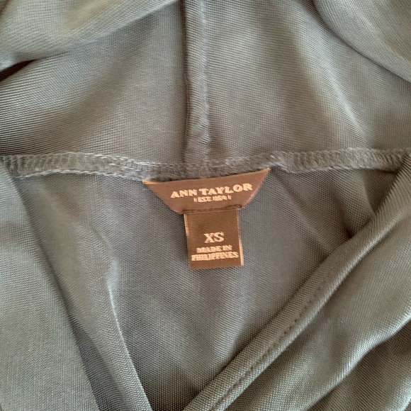 Ann Taylor Cross Over Sleeveless Blouse - Picture 4 of 4